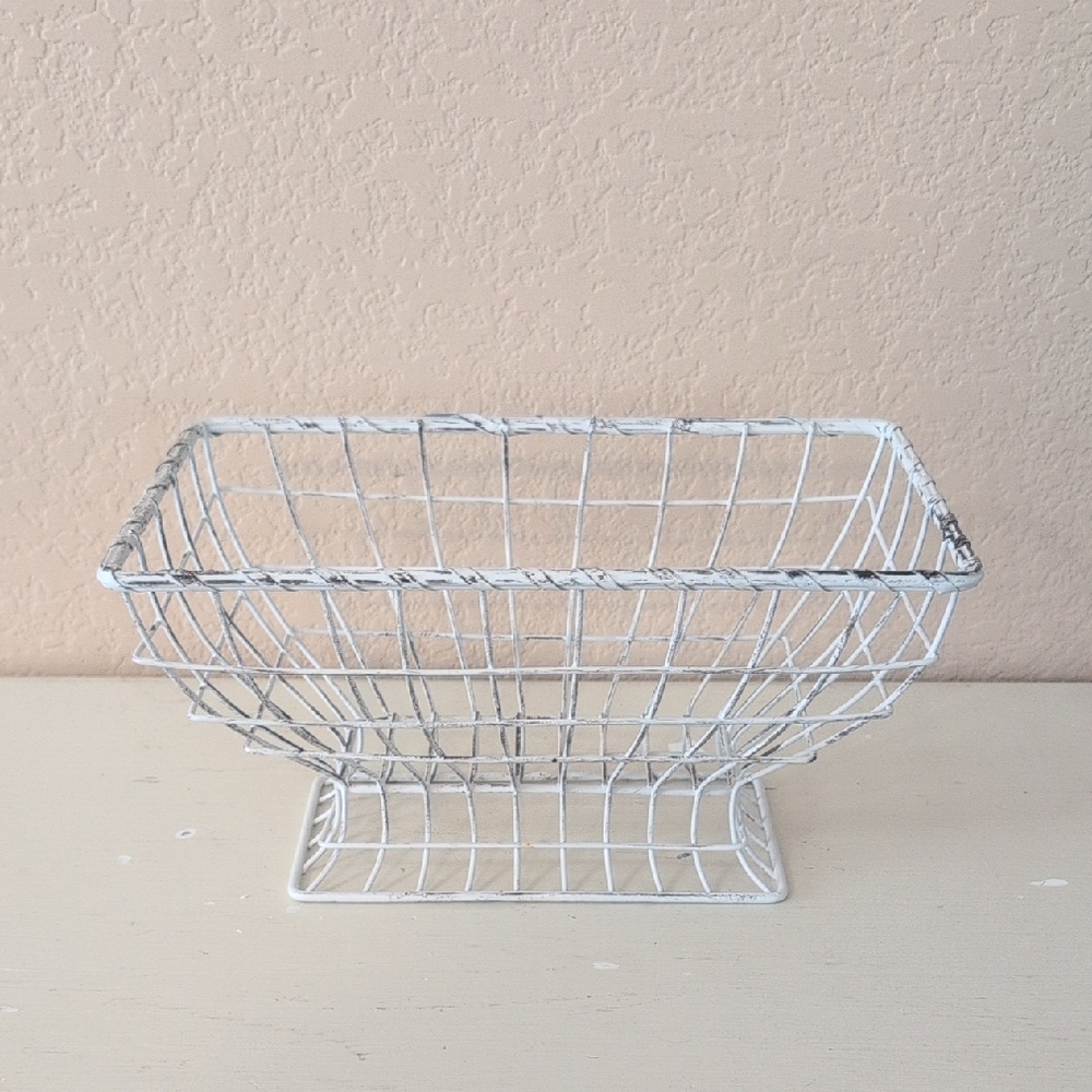 White Metal/Wire  Basket